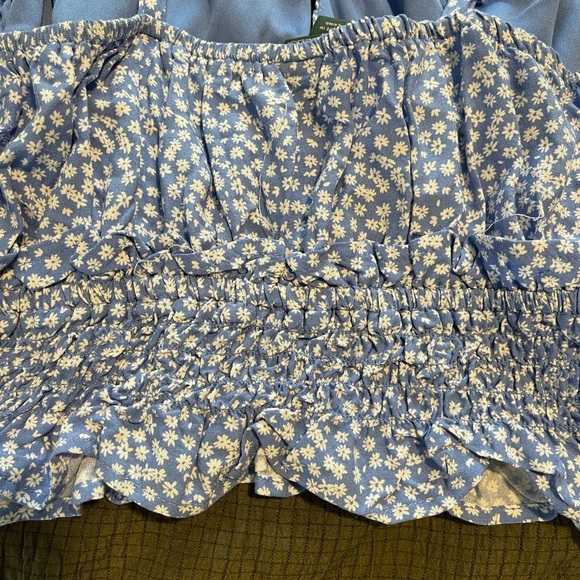 Wild Fable Blue daisy Floral Women's ruched tank Top - Picture 3 of 4